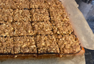 How to make Date & Oat Bars – With Hazelnuts